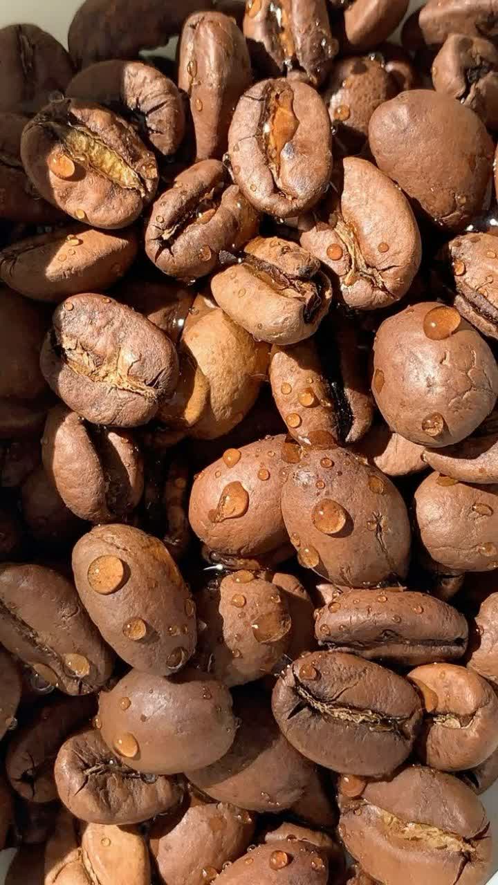 رطوبت قهوه چیست و چگونه بر طعم و عطر قهوه تأثیر می‌گذارد؟